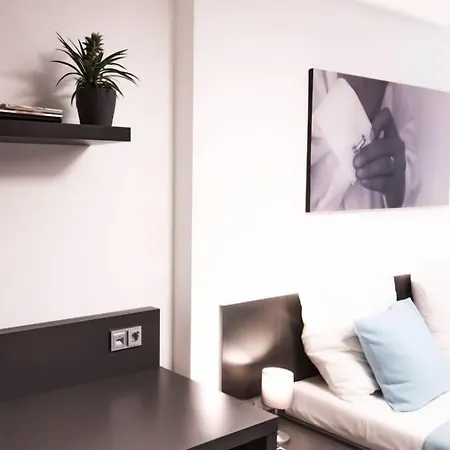 מלון דירות Mood Contemporary Living 3*