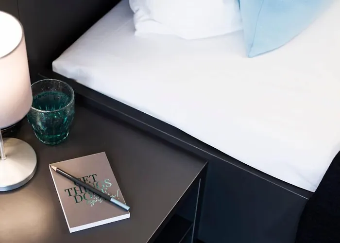 Mood Contemporary Living 3*